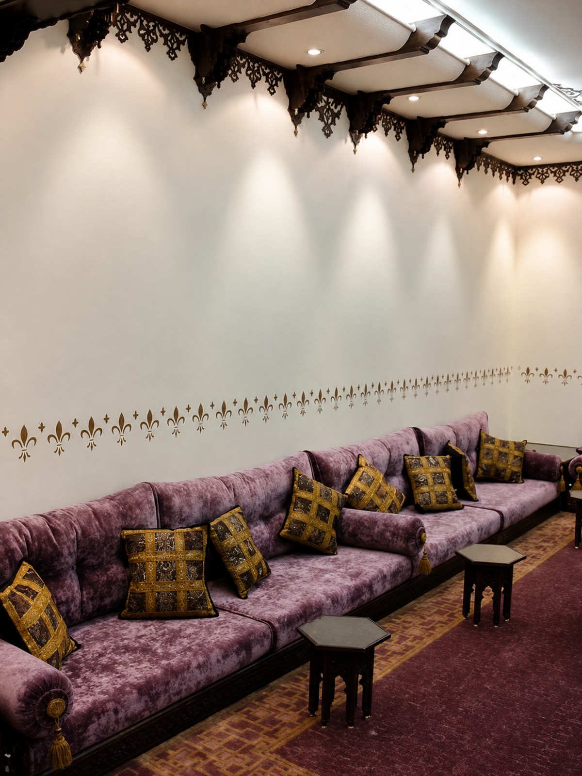 Majlis, woodwork and complete furnishing — image 1