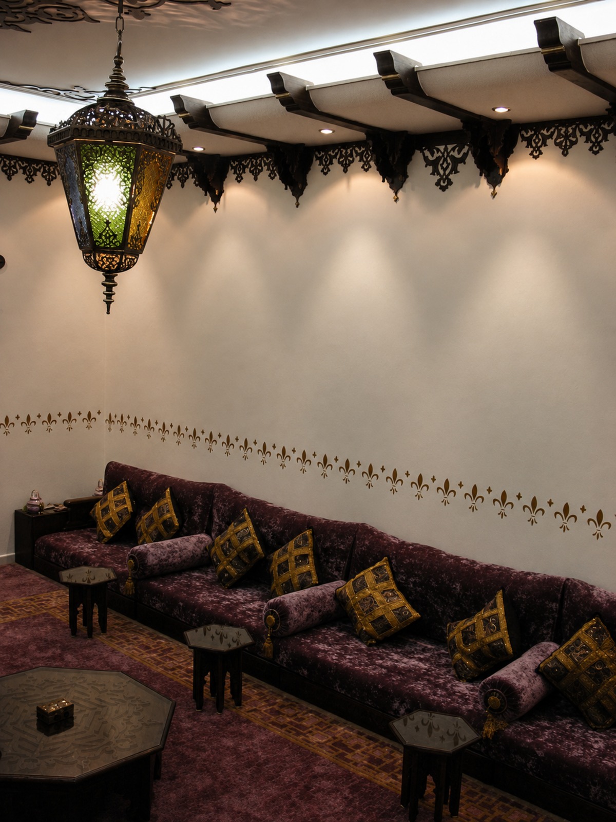 Majlis, woodwork and complete furnishing — image 3