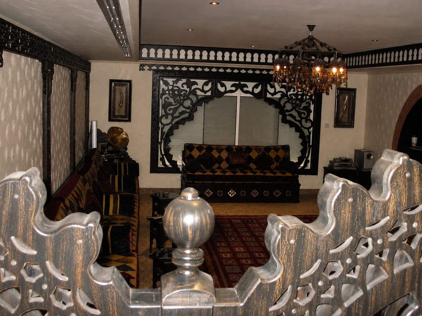Majlis, woodwork and complete furnishing — image 4