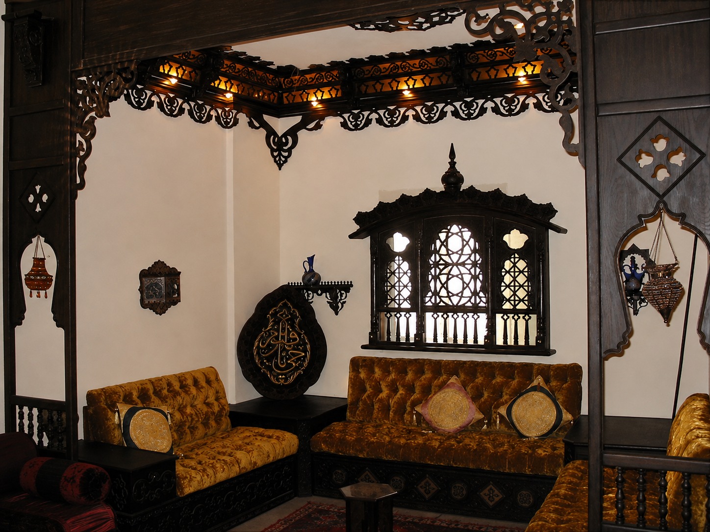 Majlis, woodwork and complete furnishing — image 6