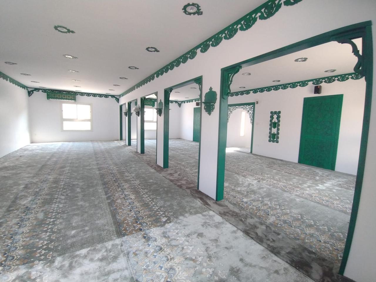 Al-Rubayyi bint Muawwidh Mosque (may Allah be pleased with her) — Mihrab frontage, green doors and interior ornamentation